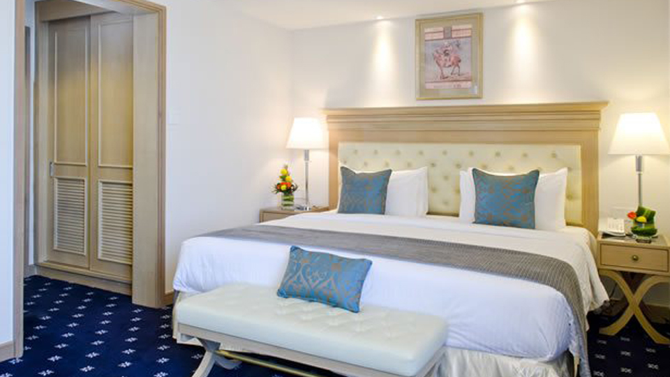 Corner Suite with harbour view