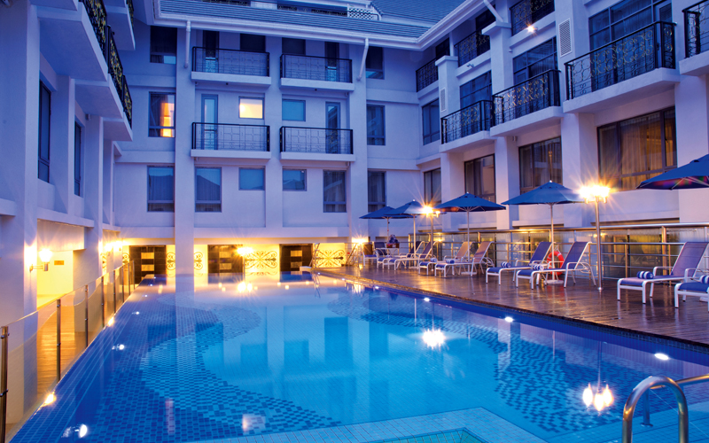 Swimming pool with jacuzzi in George Town