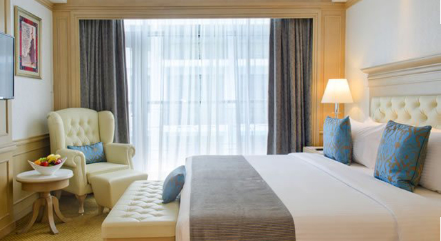 Deluxe suites with private balconies